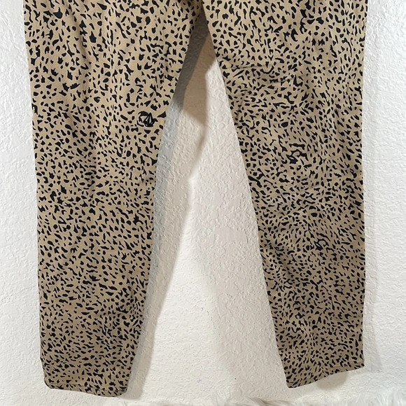 VOLCOM LIBERATOR HIGH RISE JEANS - ANIMAL PRINT SIZE 27 - Picture 10 of 15